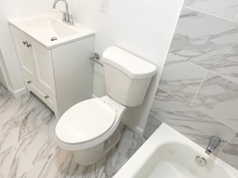 Building Photo - 317 Alexander Ave