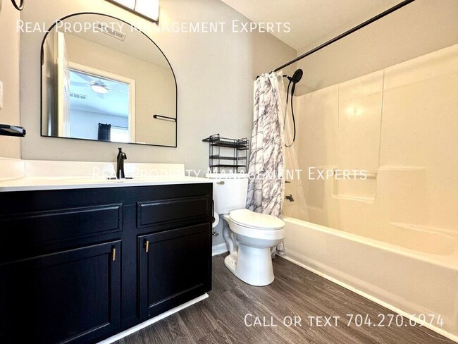 Building Photo - 3837 Glenlea Commons Dr