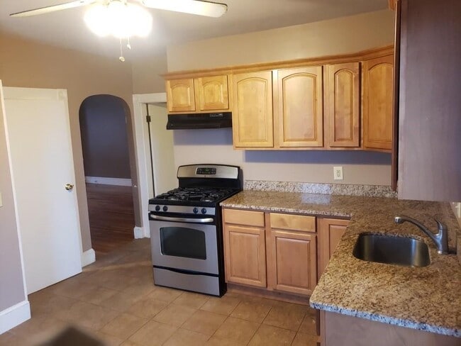 Building Photo - 450 Laurel Hill Ave