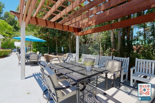 Building Photo - MOVE IN THIS YEAR - FREE MONTH'S RENT IN 1st 90 DAYS!