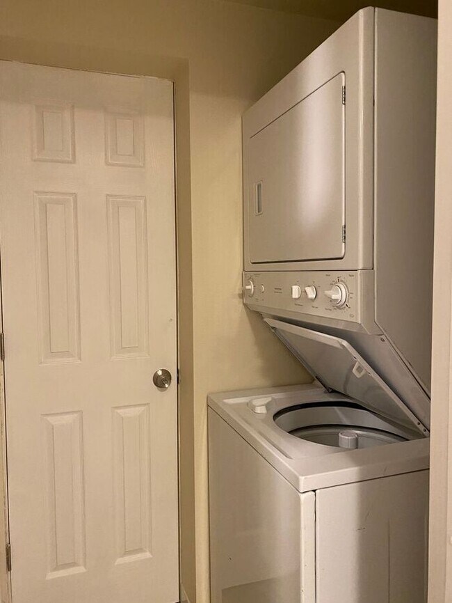 Building Photo - Charming One Bedroom, One Bath Unit in Tacoma!!