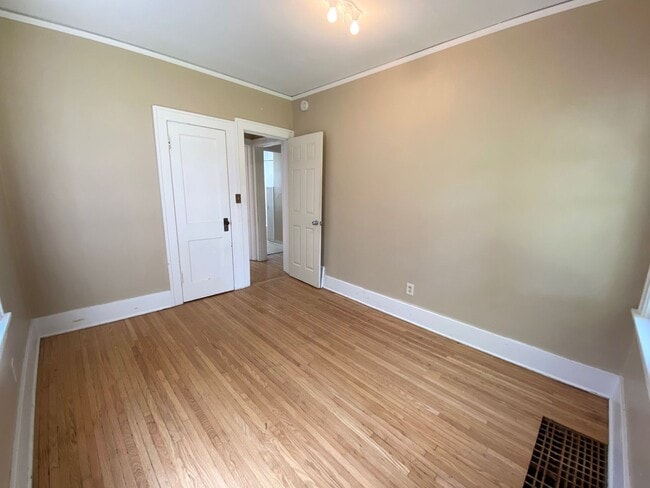 Building Photo - 4 Bedroom Near NDSU!!