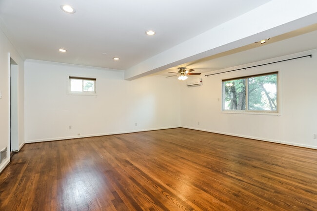 Building Photo - 5003 Stewart Ct