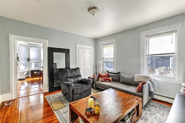 Building Photo - 390 Hope St