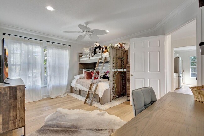 Building Photo - 11839 Pebblewood Dr