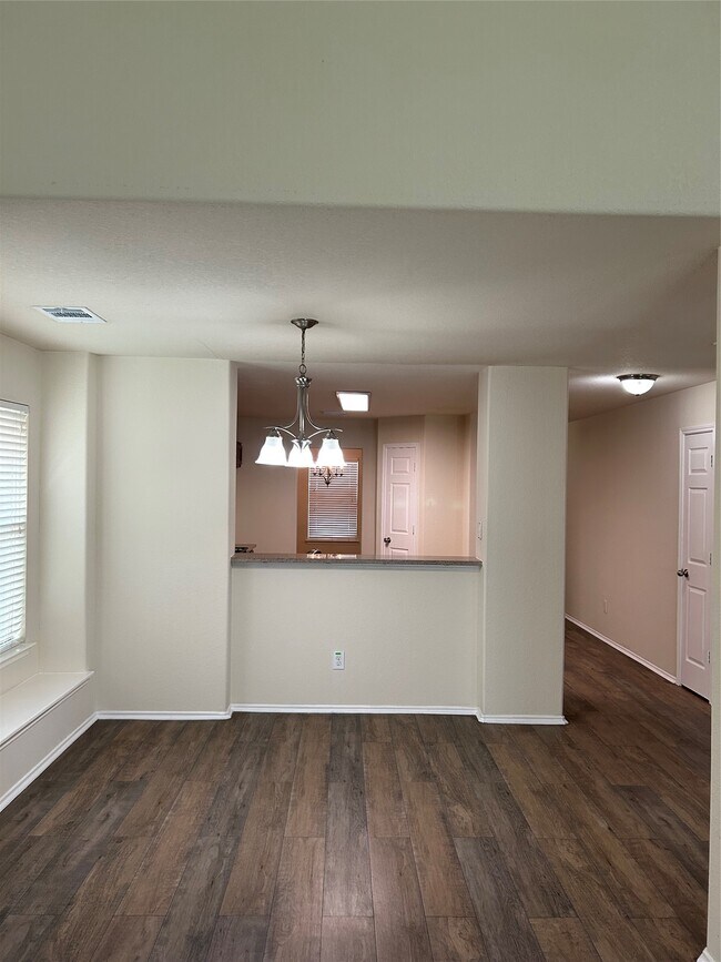 Building Photo - 5327 Stonegate Dr