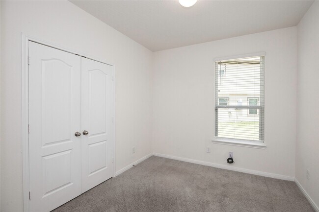 Building Photo - 702 Hardwood Grv Ct