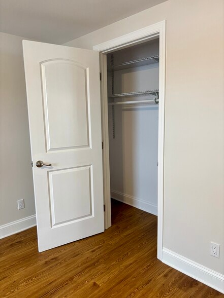 Building Photo - 6 Marwood Rd S