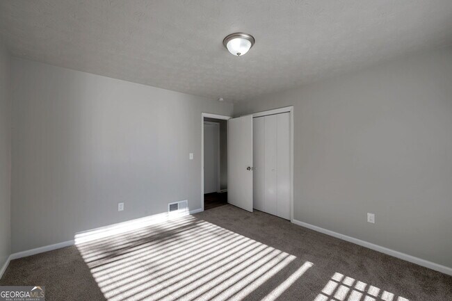 Building Photo - 1870 Sandgate Cir SW