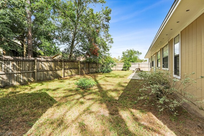 Building Photo - Charming 3 Bedroom Single Family Home in J...