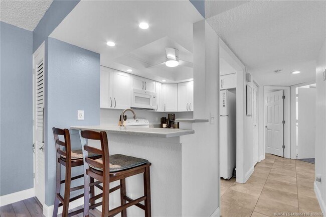 Building Photo - 1504 SE Royal Green Cir