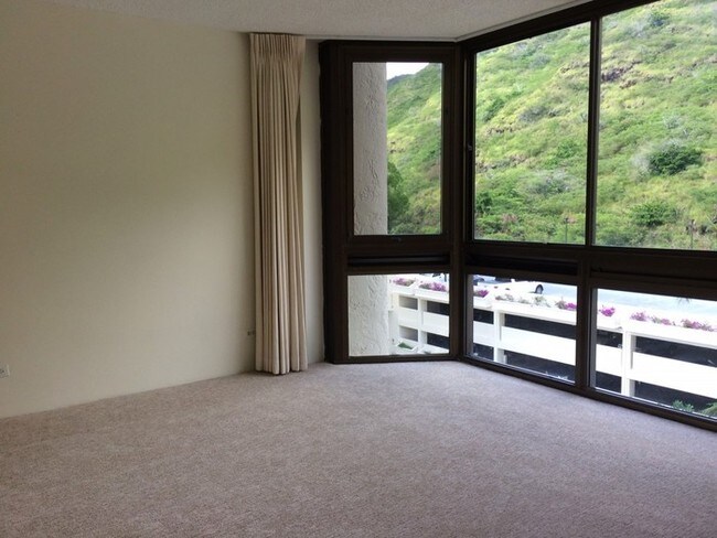 Building Photo - Mauna Luan 2BR/2BA/2PK Desirable End Unit