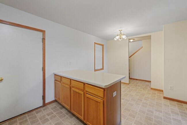 Building Photo - 612-614 Meadow View Rd