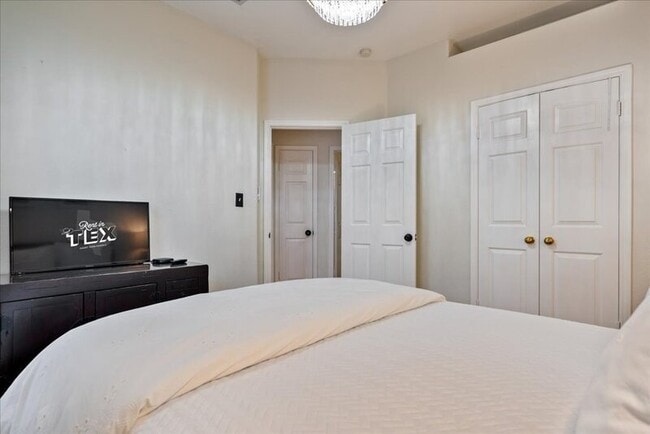 Building Photo - 1505 Laurel Oak Loop