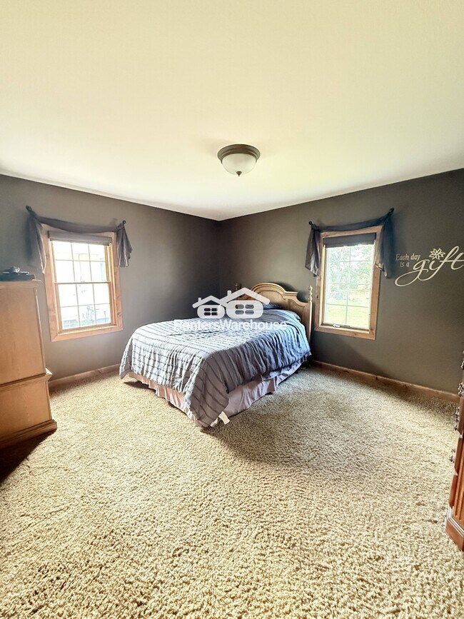 Building Photo - 840 Park Ave