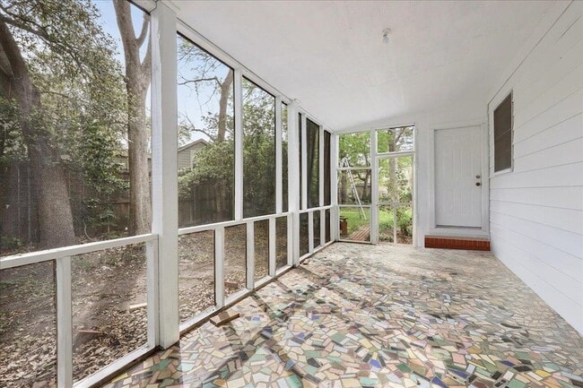 Building Photo - 2565 Harrison Ave