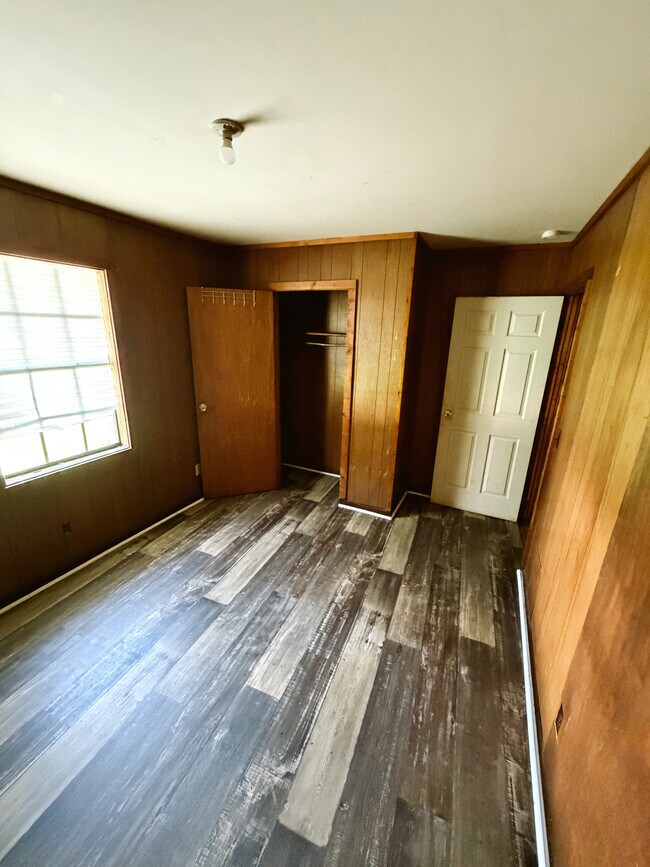 Building Photo - 1620 3rd Ave N