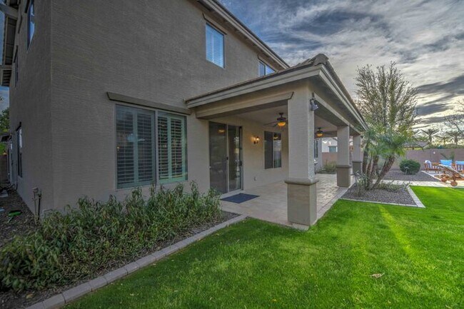Building Photo - 112 W Crescent Way