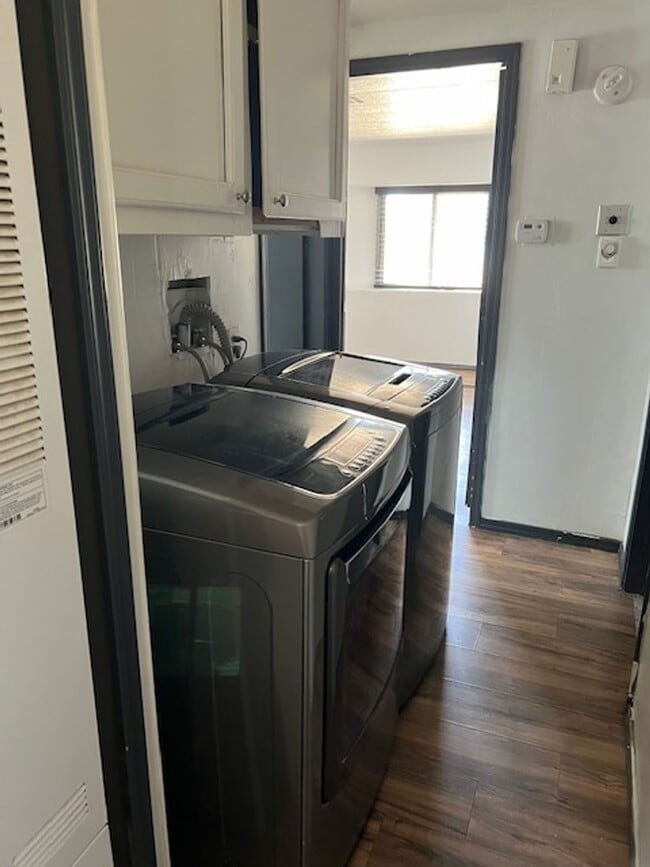 Building Photo - Cozy 2 Bedroom