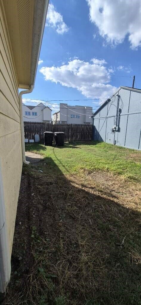 Building Photo - 9307 Coffee St