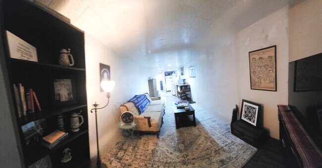 Building Photo - 712 N Market St