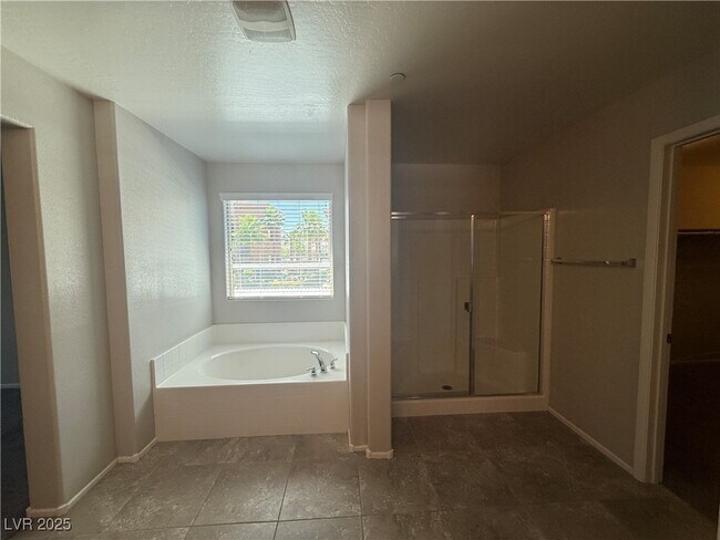 Building Photo - 6137 Scarlet Leaf St
