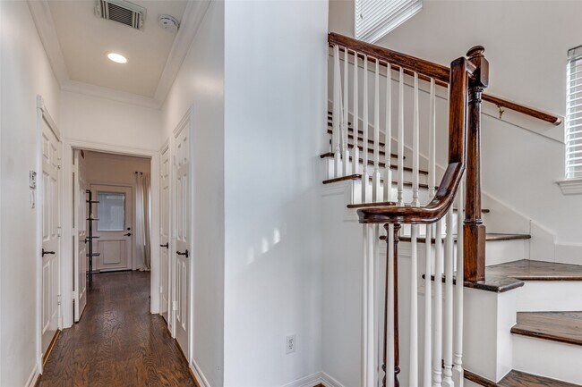 Building Photo - 5208 Blossom St