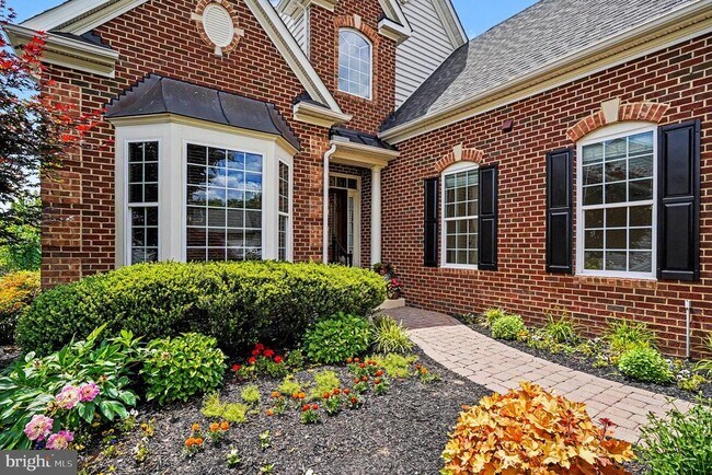 Building Photo - 714 Monarchos Dr