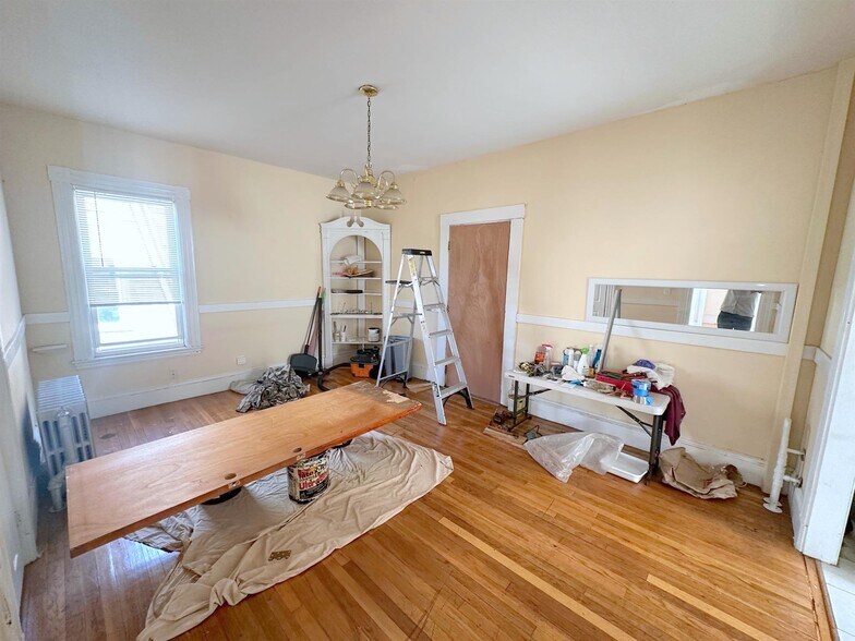 Building Photo - 145 College Ave