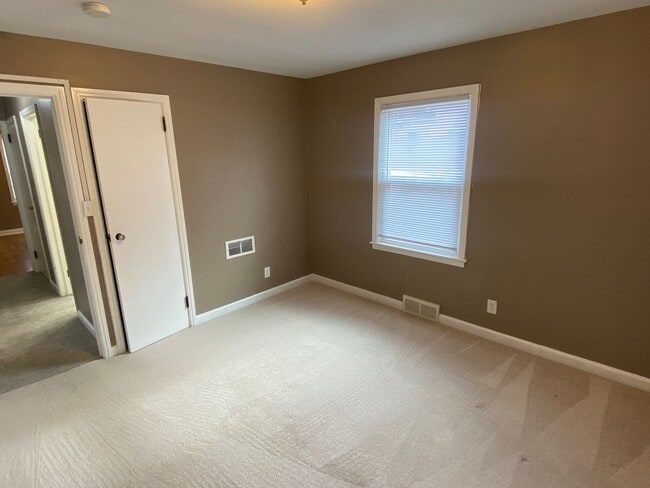 Building Photo - 2-Bedroom 1 Bath Ranch Style Home Near GD Jones Elementary