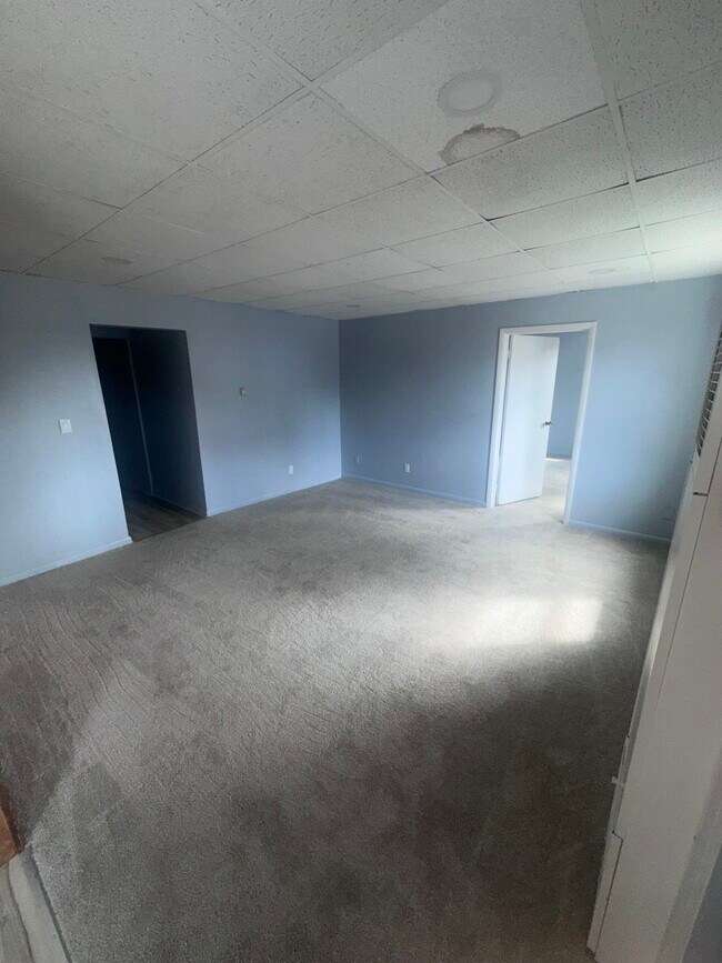 Building Photo - 204 W  Washington st apt 2