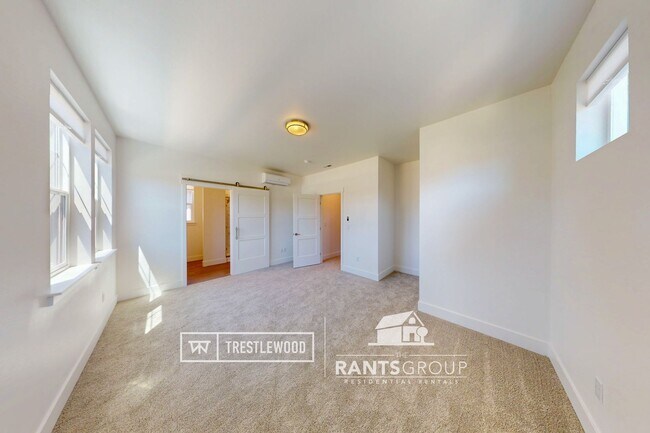Building Photo - Brand New! Modern Home in Trestlewood – Wh...