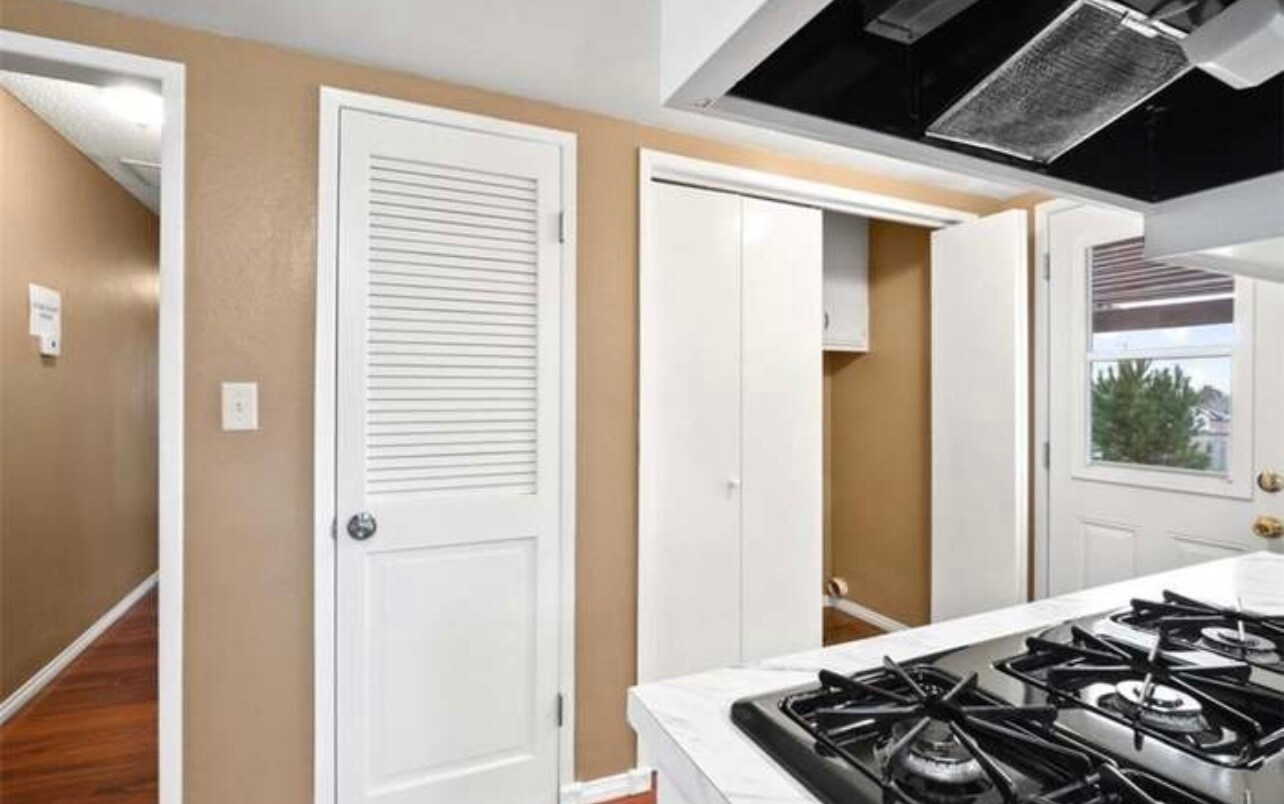 Building Photo - 4551 W Avenue L14
