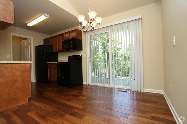 1BR, 1BA - 760 SF Upgrade - Dining Area and Kitchen - Forest Creek Apartments