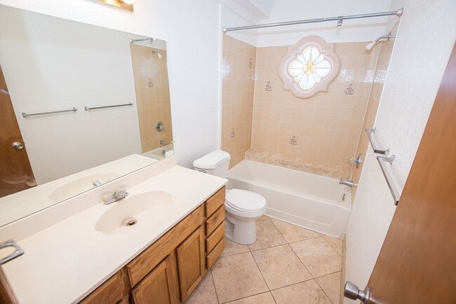 Building Photo - Contemporary home with 3 bedrooms, 2 bath, 2 car garage, A/C, Fenced Yard