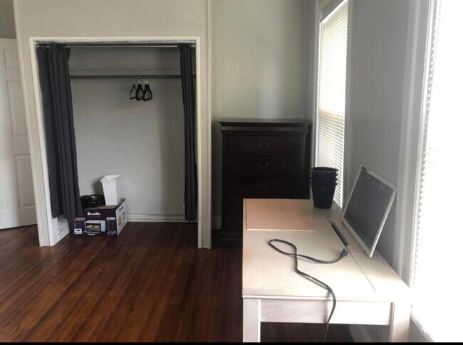 Building Photo - 126 Hudson St