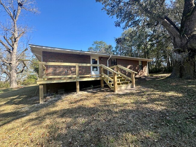 Building Photo - 3/1 Quiet Country Home in Graceville