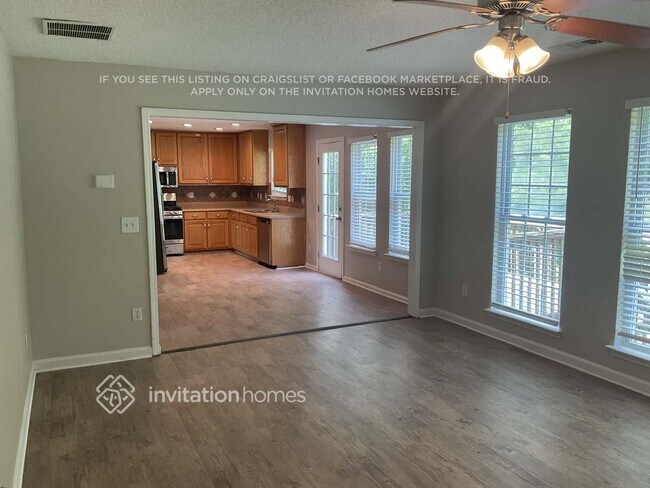 Building Photo - 5805 Village Loop