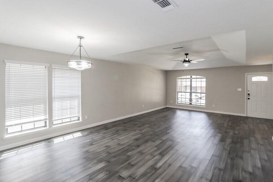 Building Photo - 6936 Bentley Ave