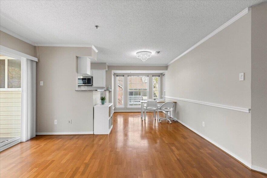 Building Photo - 1524 Lincoln Way