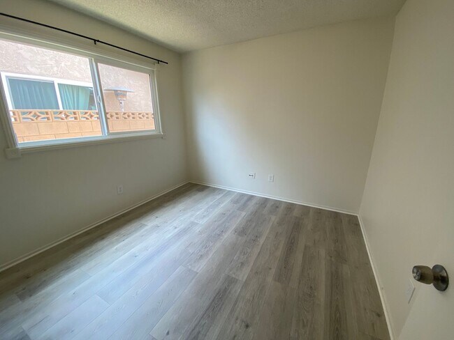 Building Photo - West Palmdale 4 bedroom