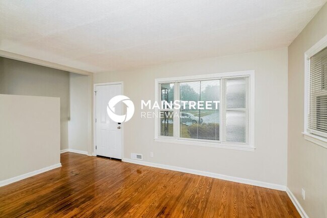 Building Photo - 4 Bedroom Pet-Friendly Home in Louisville,...