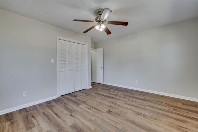 Building Photo - 3 Bed/2Bath home with garage, sunroom, and shed in Martinez