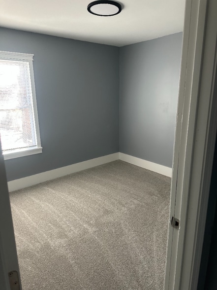 Building Photo - 1509 W Ridgeland Ave