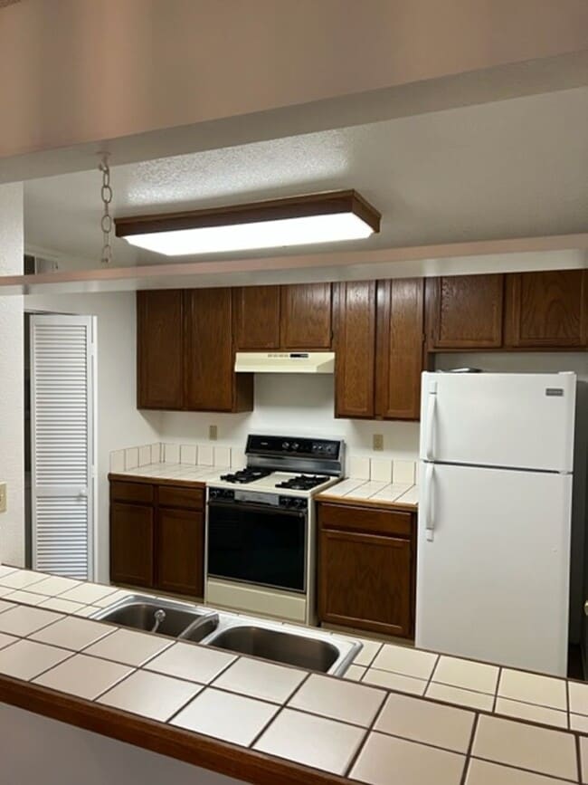 Building Photo - 22 Sierra Lakeside Ln