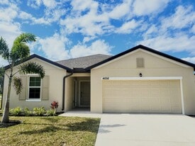 Building Photo - 4656 SW Lassiter Ter