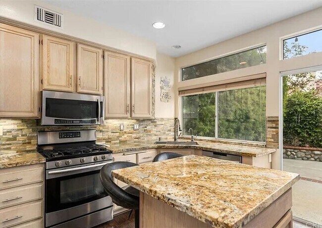 Building Photo - 908 S Lone Pine Ln