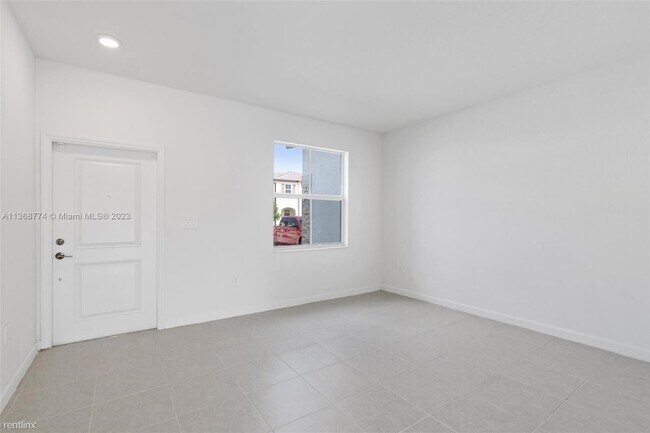 Building Photo - 3 br, 2.5 bath Townhome - 12725 NW 24th Ave
