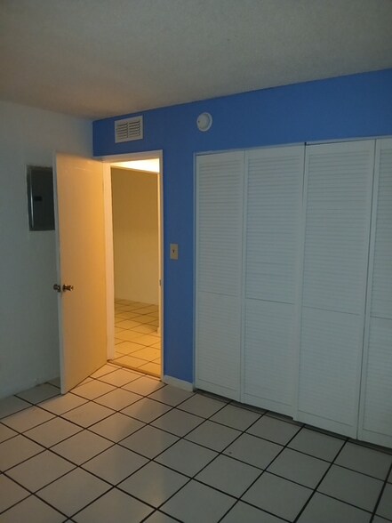 Building Photo - 4394 N Federal Hwy