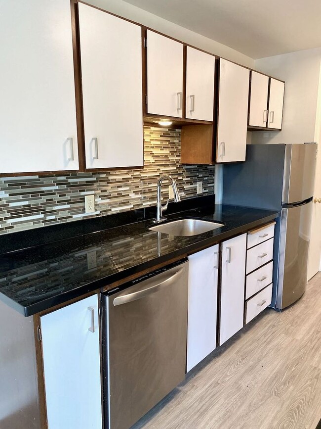 Interior Photo - Lakeview Place